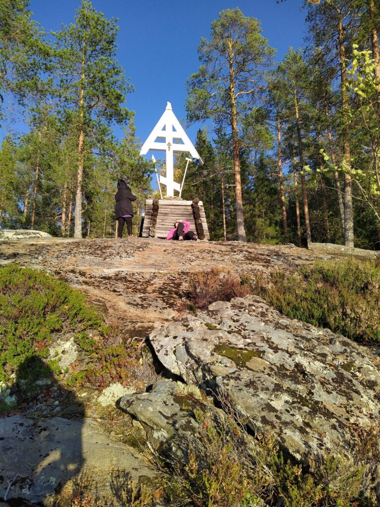 Erätaukokeskustelut käyntiin kirkossa